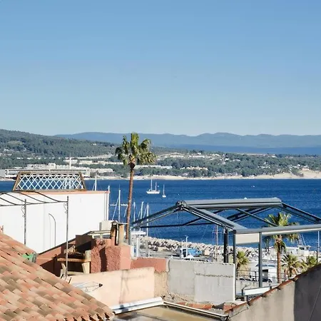 L'ecrin De A 50 M Du Port